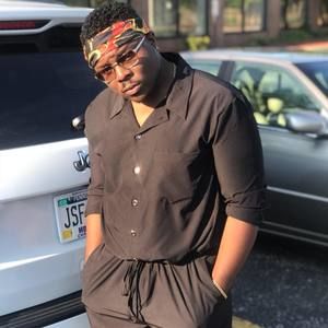 Meet your Posher, Derrick